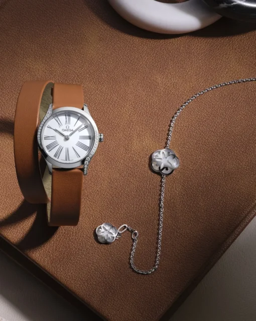 Bracelet, or blanc 18k, nacre|OMEGA Fashion