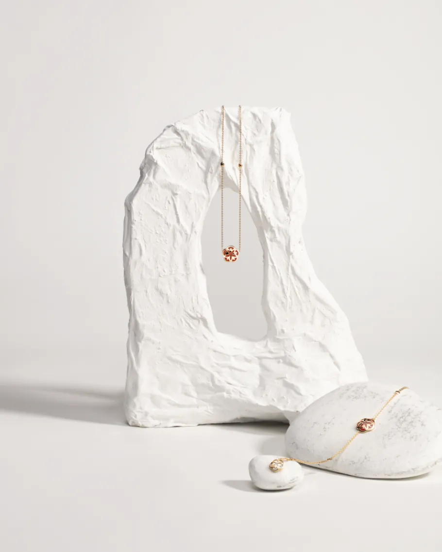 Bracelet, or rouge 18k, cornaline, nacre|OMEGA Hot