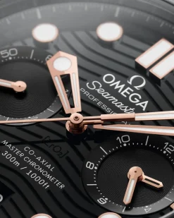44 mm, acier ‑ or « Sedna™ » sur bracelet caoutchouc|OMEGA Outlet