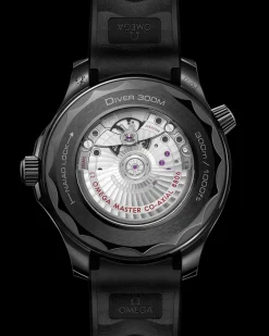 43,5 mm, céramique noire sur bracelet caoutchouc|OMEGA Online