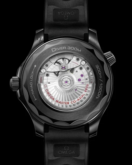 43,5 mm, céramique noire sur bracelet caoutchouc|OMEGA Online