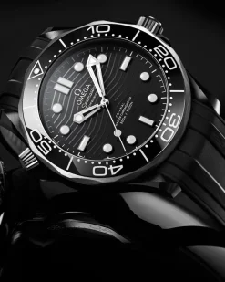 43,5 mm, céramique noire sur bracelet caoutchouc|OMEGA Fashion