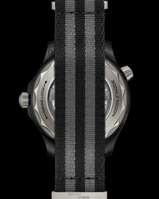43,5 mm, céramique noire sur bracelet NATO|OMEGA Fashion