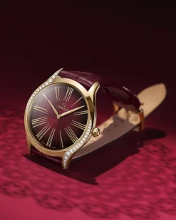 36 mm, or Moonshine™ sur bracelet en cuir|OMEGA Fashion