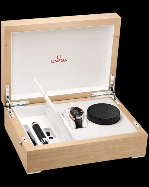 43 mm, or Sedna™ ‑ Canopus Gold™ sur bracelet en cuir|OMEGA Fashion