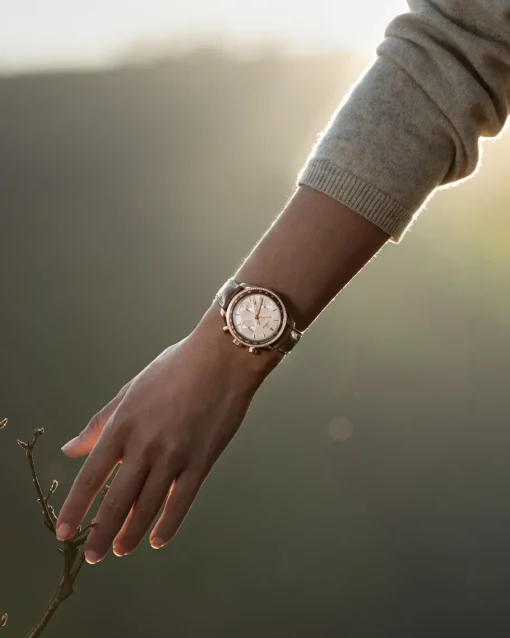 38 mm, or Sedna™ sur bracelet en cuir|OMEGA Clearance