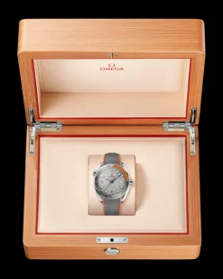 43,5 mm, titane sur bracelet caoutchouc|OMEGA Online