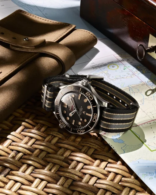 42 mm, titane sur bracelet NATO|OMEGA Best