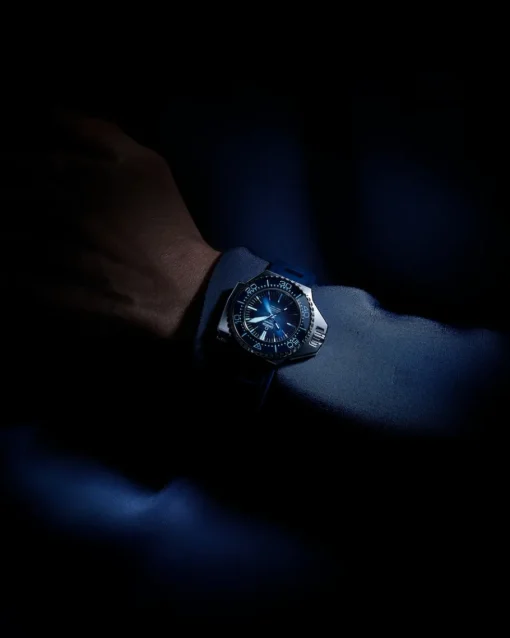 55x45 mm, O‑MEGASTEEL sur bracelet caoutchouc|OMEGA Hot